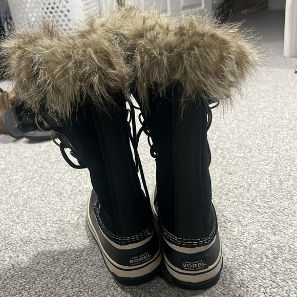BRAND NEW Sorel boots - Picture 3 of 3